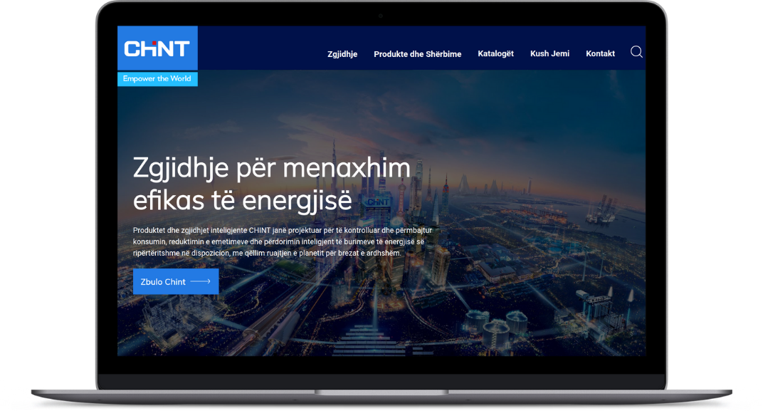 Laptop që shfaq kryefaqen e CHINT Albania
